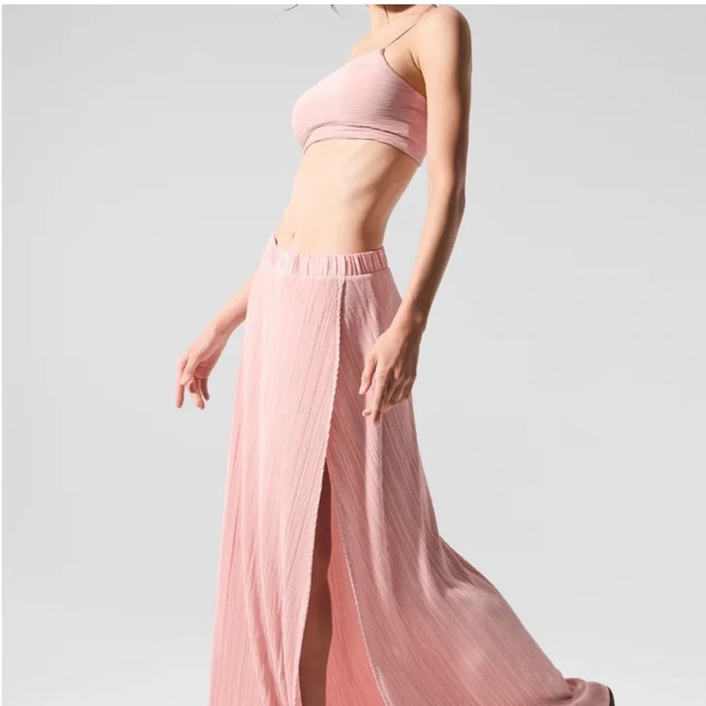 BRAND NEW！ALO Yoga Micro Plisse Game On Long Skirt and top and matching socks!💕💕